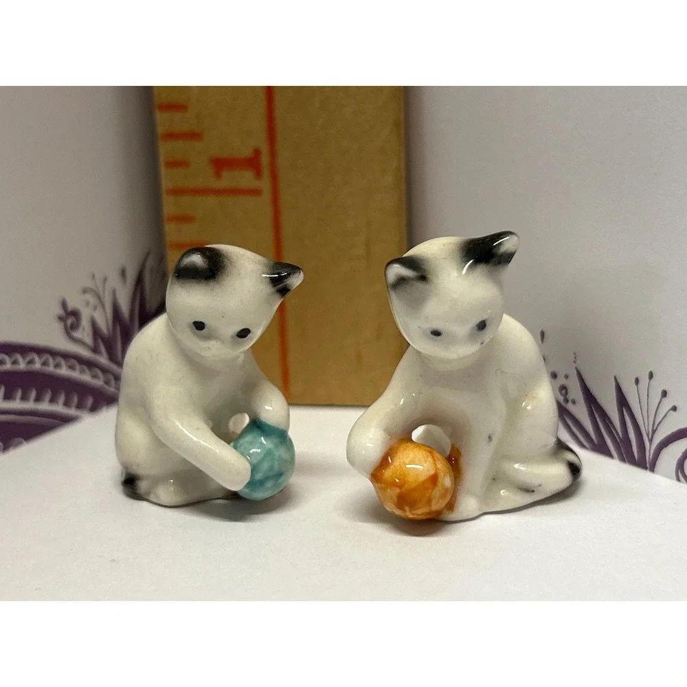 Vintage Goebel West Germany Miniature Porcelain Cats Playing with Yarn Set of 2 - Picture 4 of 4